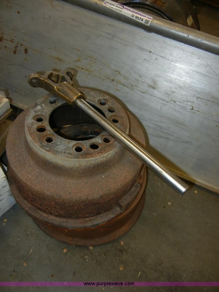 image for item D9574 Assorted items