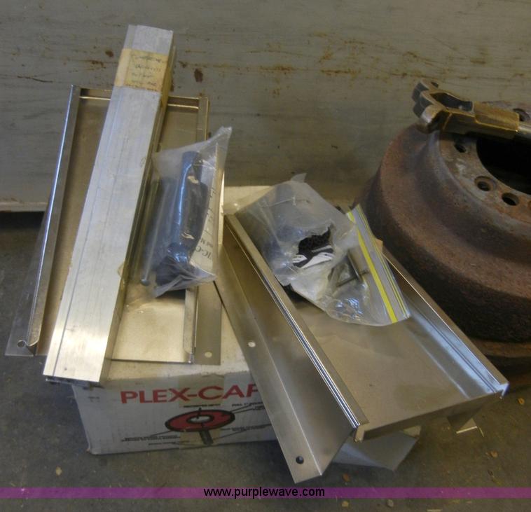 image for item D9574 Assorted items