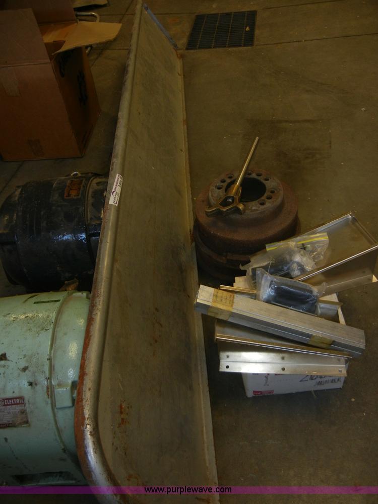 image for item D9574 Assorted items