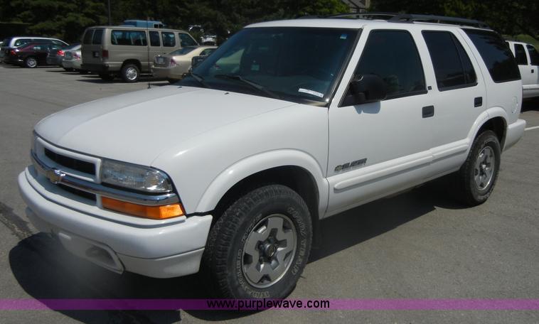 image for item D9704 2002 Chevrolet Blazer LS SUV