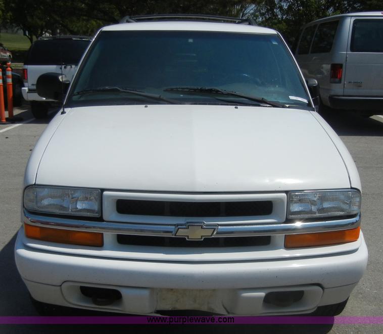 image for item D9704 2002 Chevrolet Blazer LS SUV