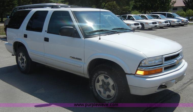 image for item D9704 2002 Chevrolet Blazer LS SUV