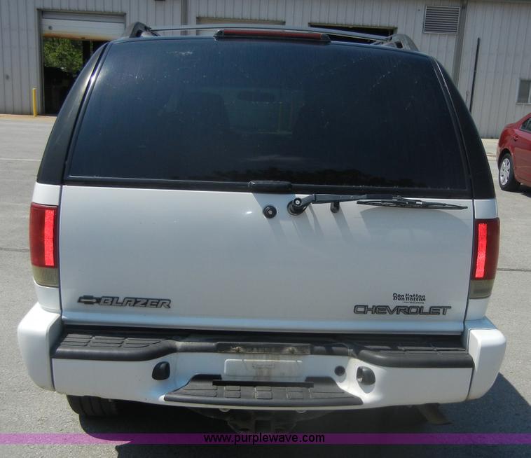 image for item D9704 2002 Chevrolet Blazer LS SUV