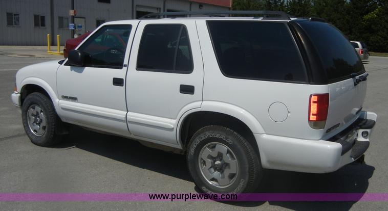image for item D9704 2002 Chevrolet Blazer LS SUV