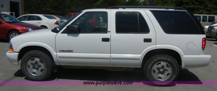 image for item D9704 2002 Chevrolet Blazer LS SUV