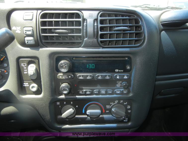 image for item D9704 2002 Chevrolet Blazer LS SUV