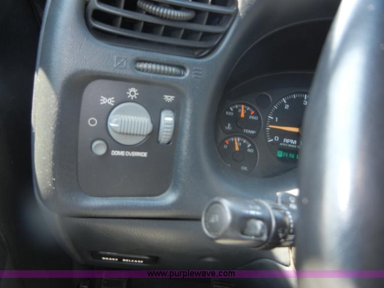 image for item D9704 2002 Chevrolet Blazer LS SUV