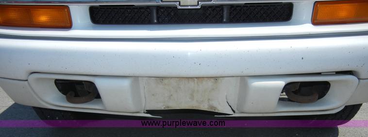 image for item D9704 2002 Chevrolet Blazer LS SUV