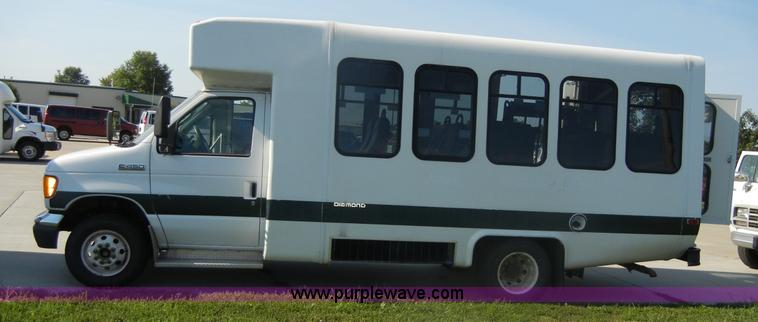 image for item D9805 2006 Ford E450 Super Duty transit bus