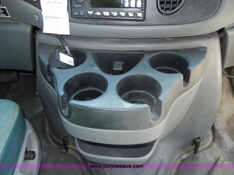 image for item D9805 2006 Ford E450 Super Duty transit bus