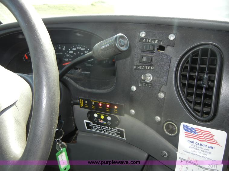 image for item D9805 2006 Ford E450 Super Duty transit bus