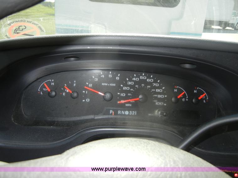 image for item D9805 2006 Ford E450 Super Duty transit bus