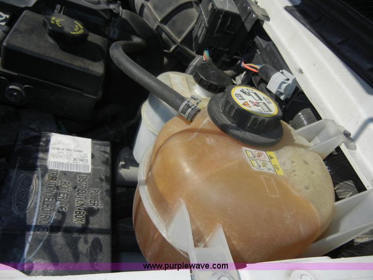 image for item D9805 2006 Ford E450 Super Duty transit bus