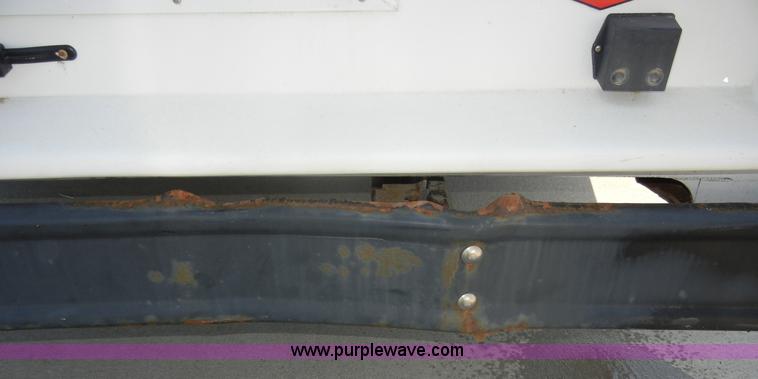 image for item D9805 2006 Ford E450 Super Duty transit bus