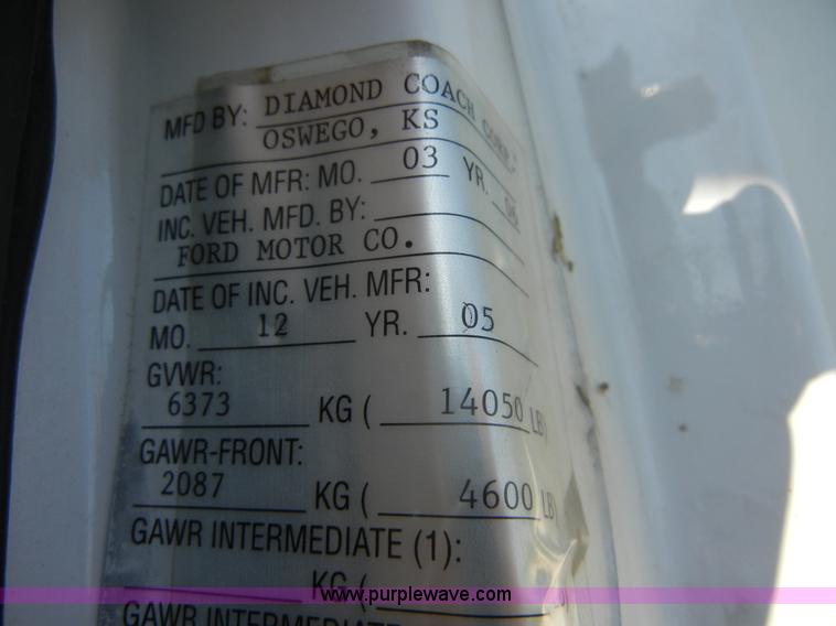 image for item D9805 2006 Ford E450 Super Duty transit bus