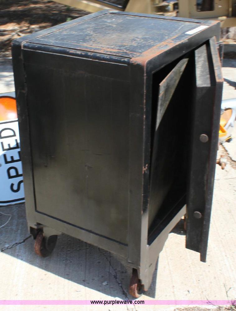 image for item F9822 Combination safe