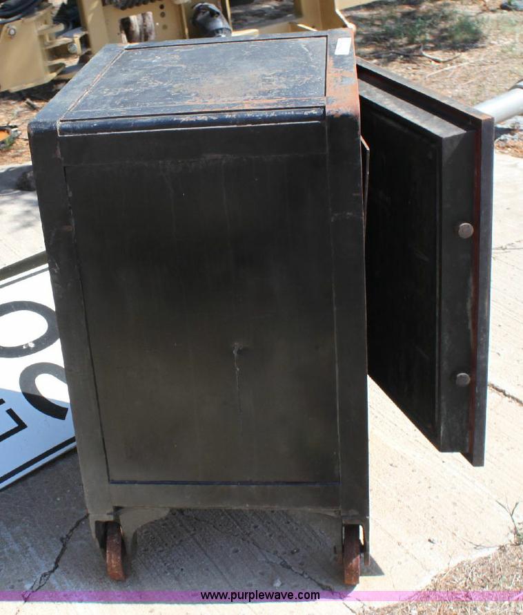 image for item F9822 Combination safe