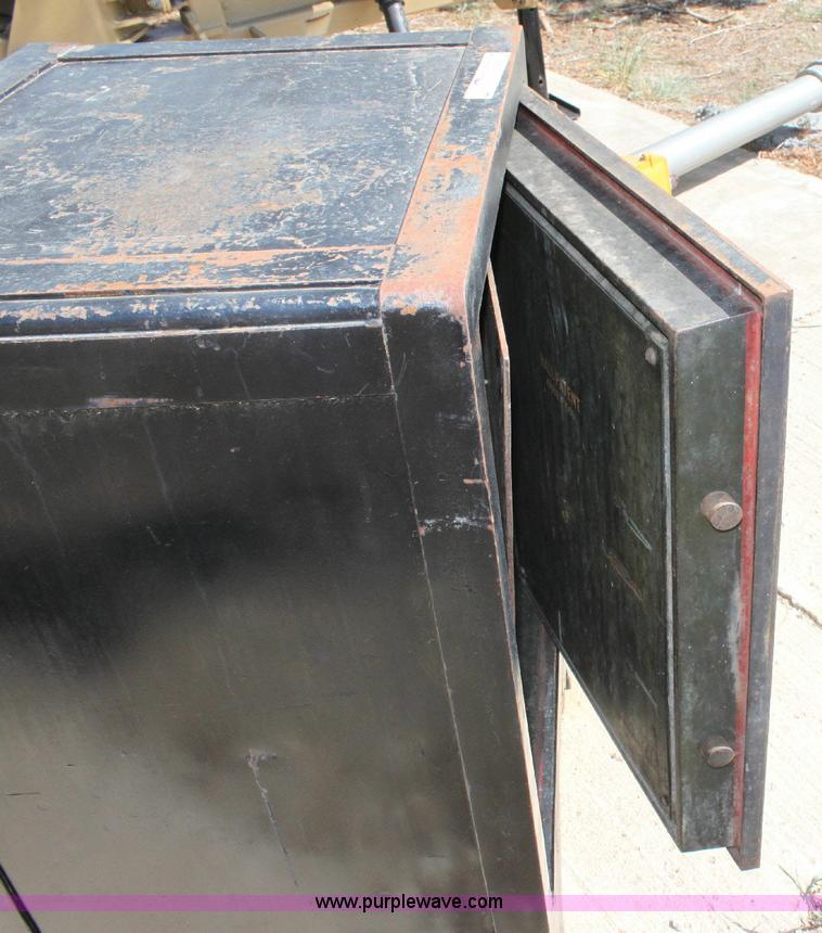 image for item F9822 Combination safe