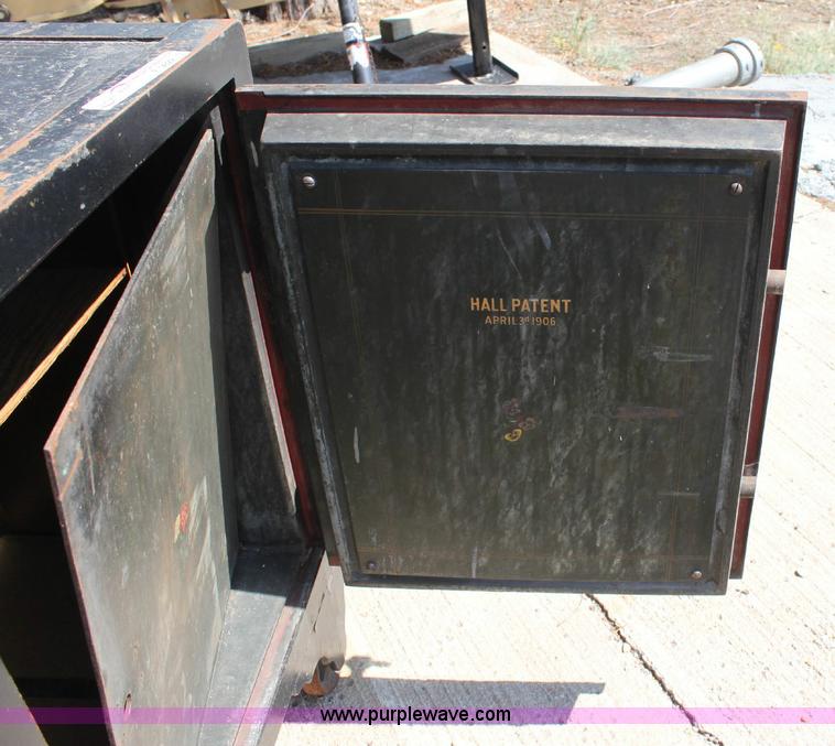 image for item F9822 Combination safe