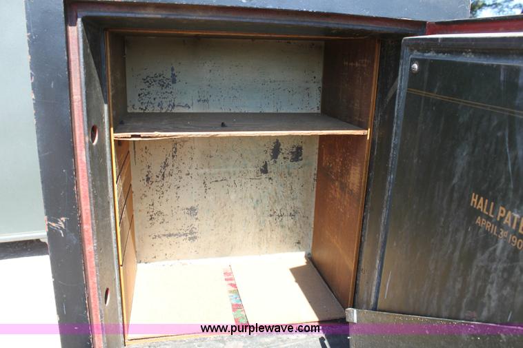 image for item F9822 Combination safe