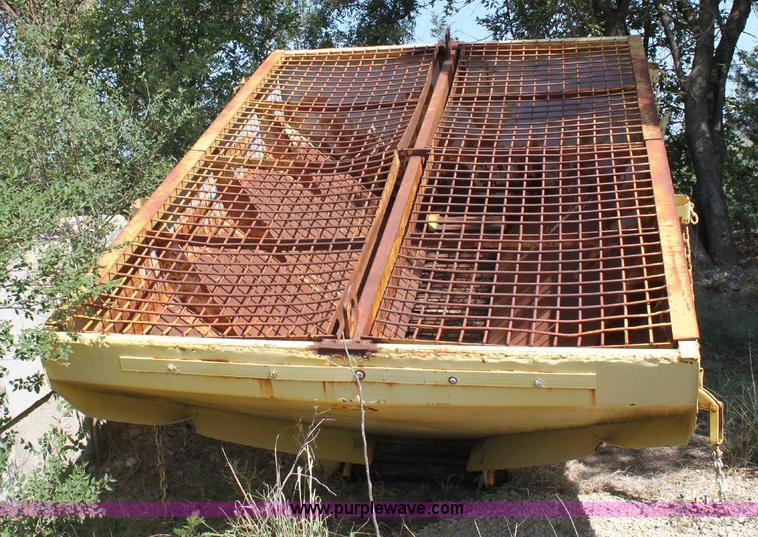 image for item F9826 Salt/sand spreader