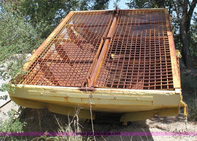 image for item F9826 Salt/sand spreader