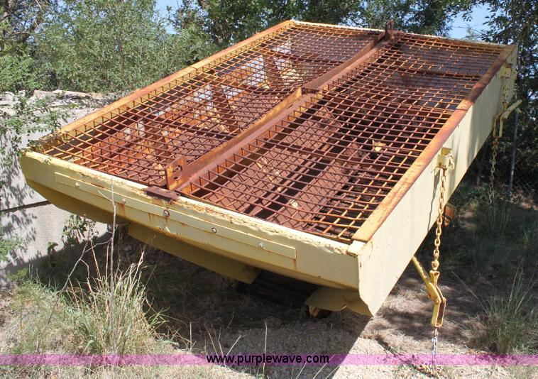 image for item F9826 Salt/sand spreader