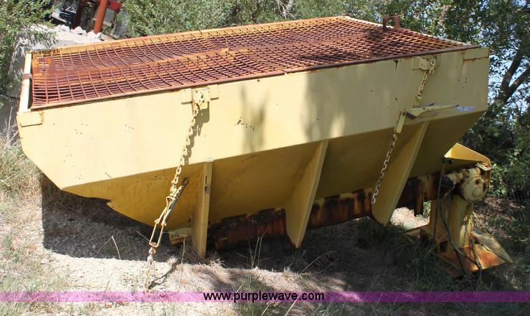 image for item F9826 Salt/sand spreader