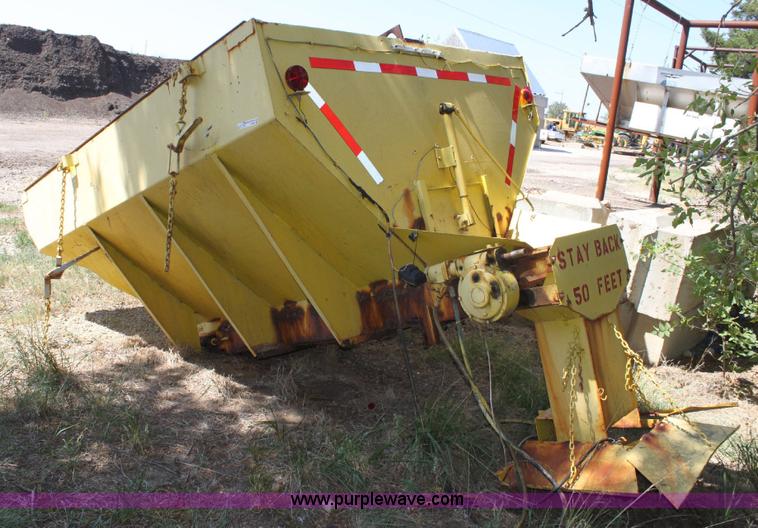 image for item F9826 Salt/sand spreader