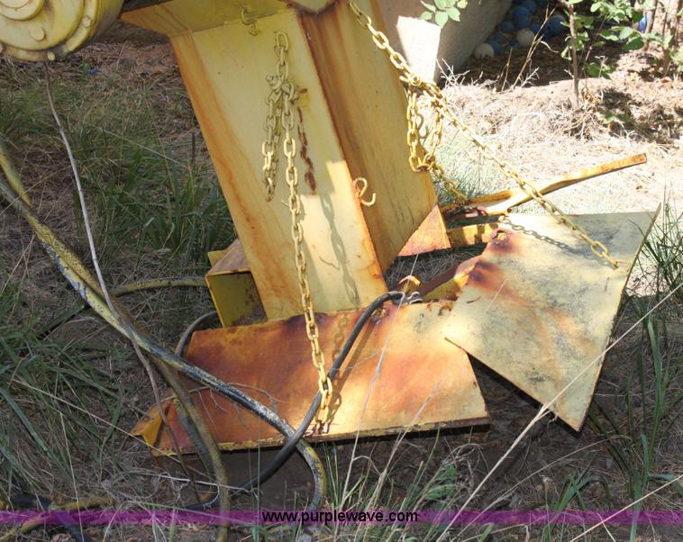 image for item F9826 Salt/sand spreader