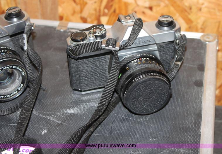 image for item F9829 Assorted cameras and lens's