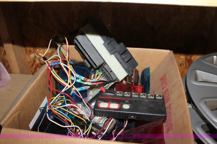 image for item F9830 Assorted police equipment