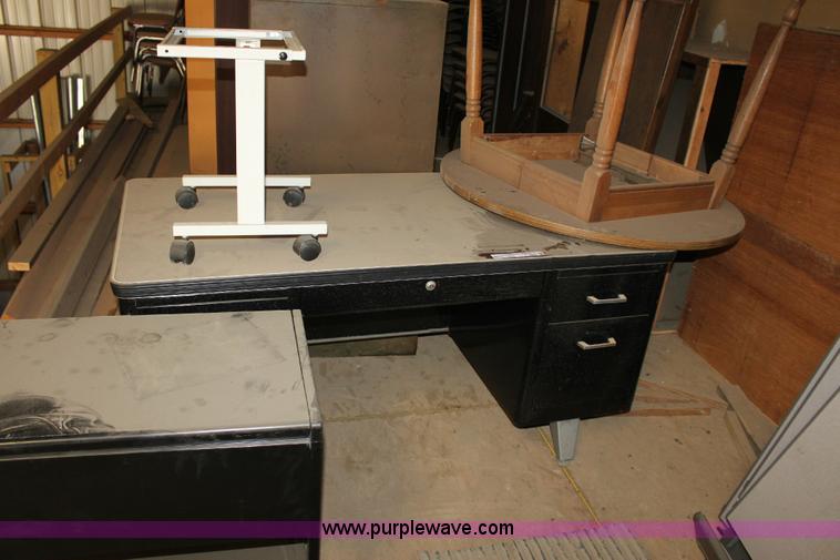 image for item F9835 Assorted office furniture