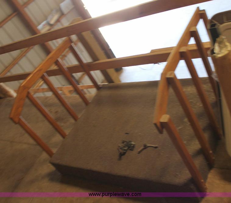 image for item F9835 Assorted office furniture