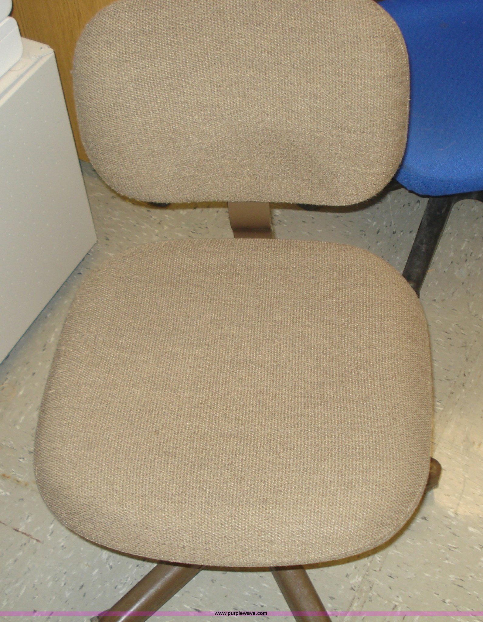 Assorted office furniture in Manhattan, KS Item A1249 sold Purple Wave