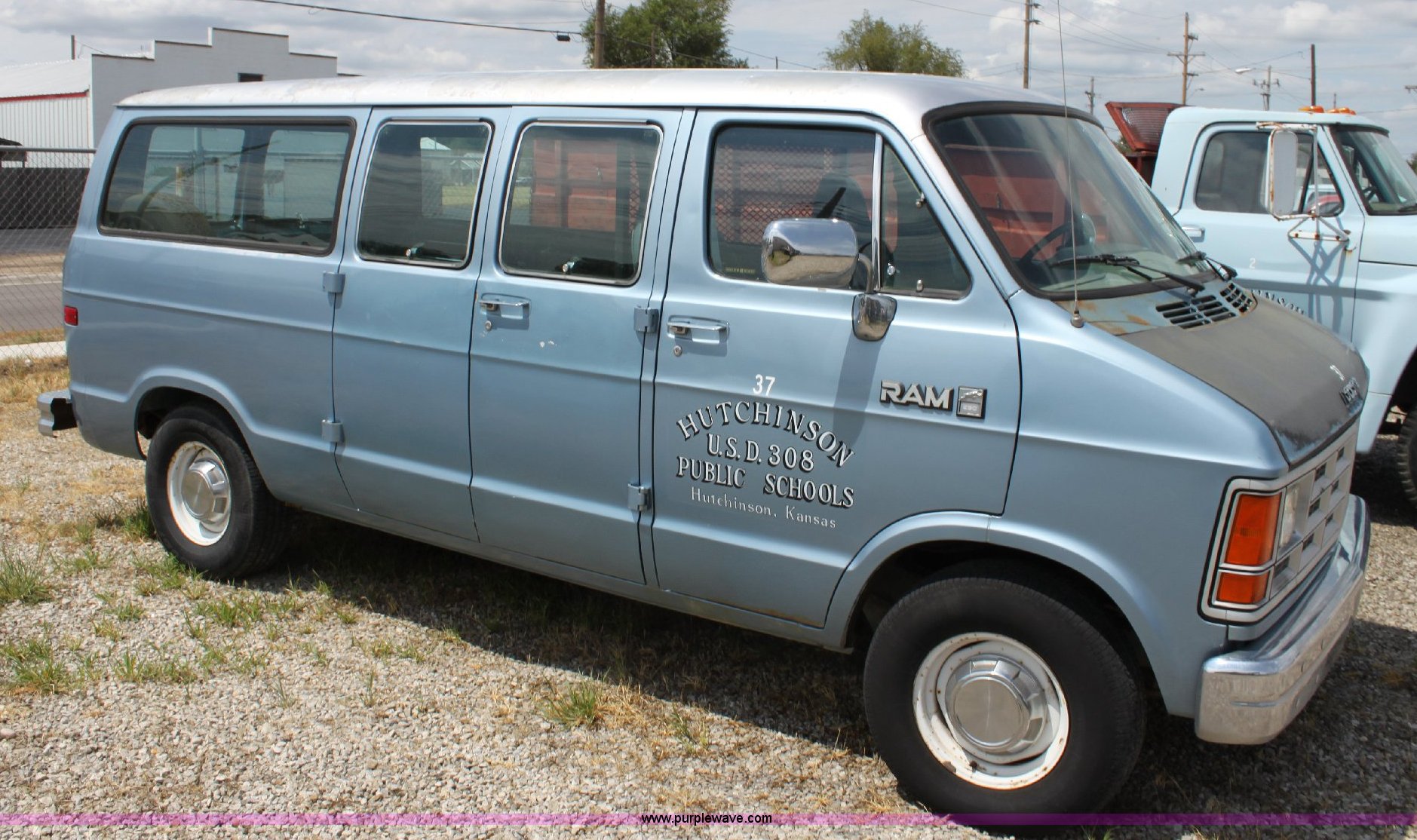 1989 Dodge Ram B250 van in