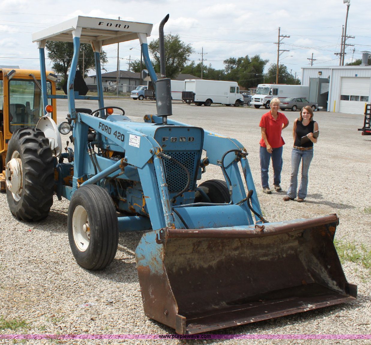 Ford 420 tractor in Hutchinson, MO Item A2676 sold Purple Wave