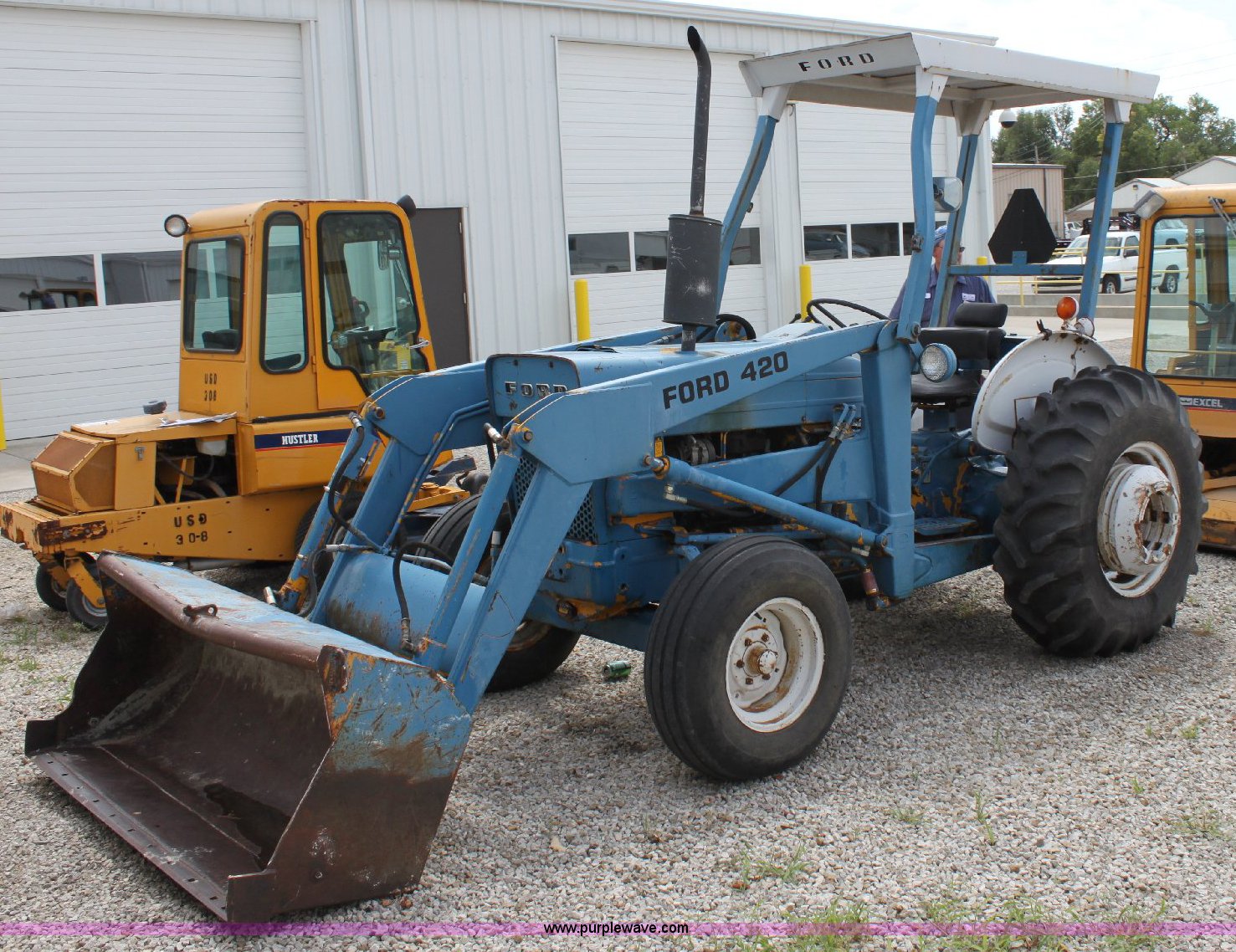 Ford 420 tractor in Hutchinson, MO Item A2676 sold Purple Wave
