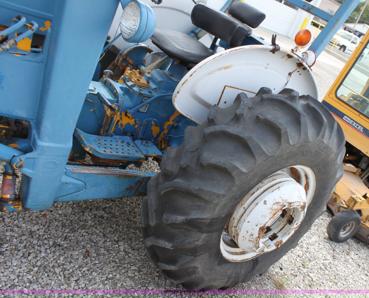 Ford 420 tractor in Hutchinson, MO Item A2676 sold Purple Wave