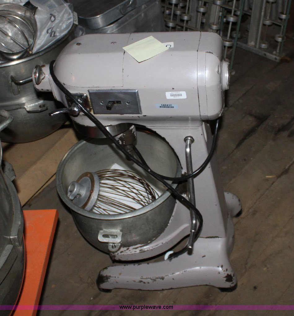 Hobart A200 mixer in Hutchinson, MO Item B9967 sold Purple Wave