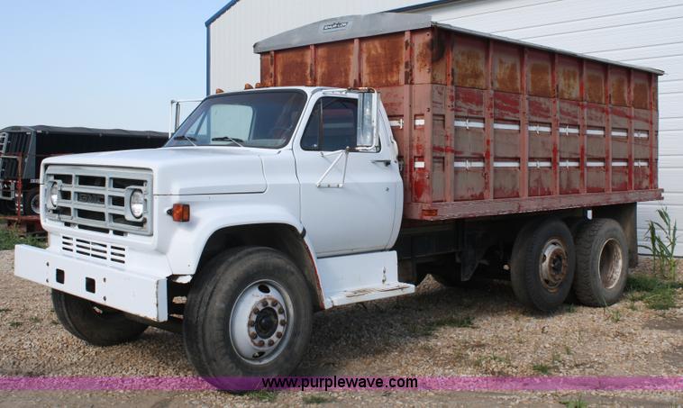 image for item A2258 1983 GMC TopKick C6500 grain truck