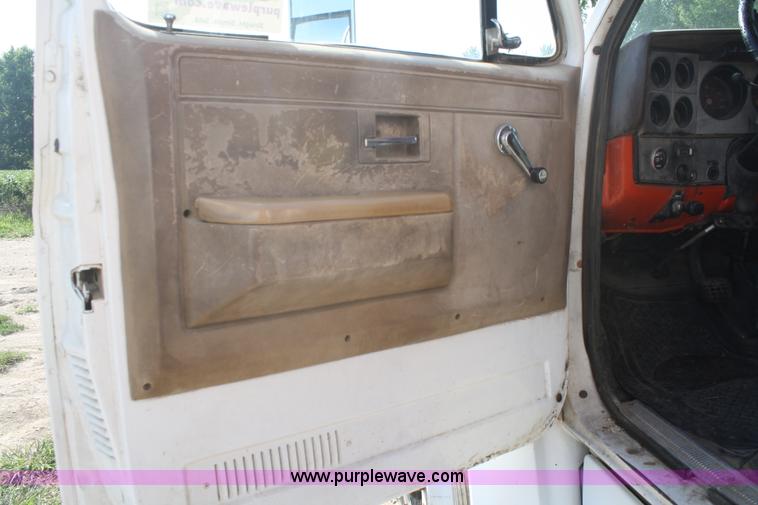 image for item A2258 1983 GMC TopKick C6500 grain truck