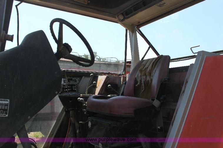 image for item A2687 Massey-Ferguson 2705 tractor