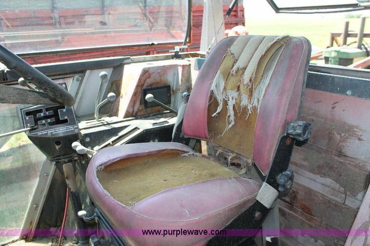 image for item A2687 Massey-Ferguson 2705 tractor