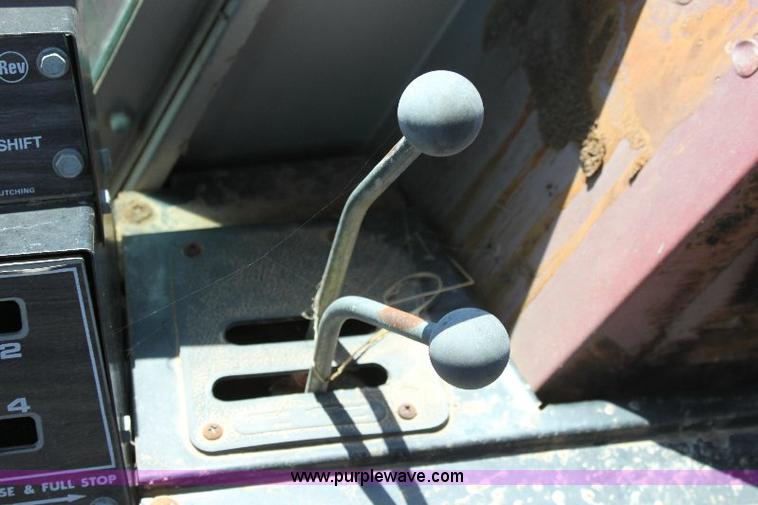 image for item A2687 Massey-Ferguson 2705 tractor