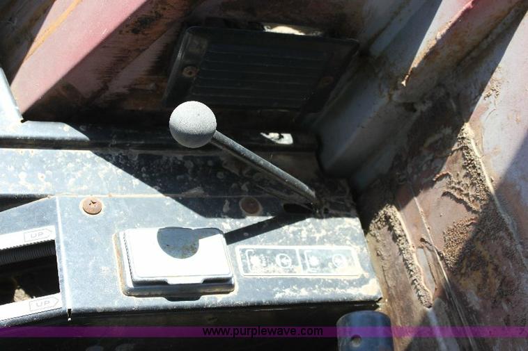 image for item A2687 Massey-Ferguson 2705 tractor