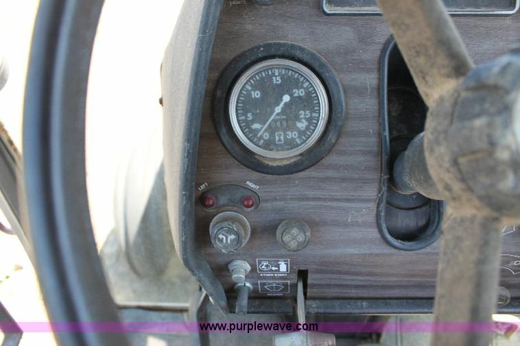 image for item A2687 Massey-Ferguson 2705 tractor