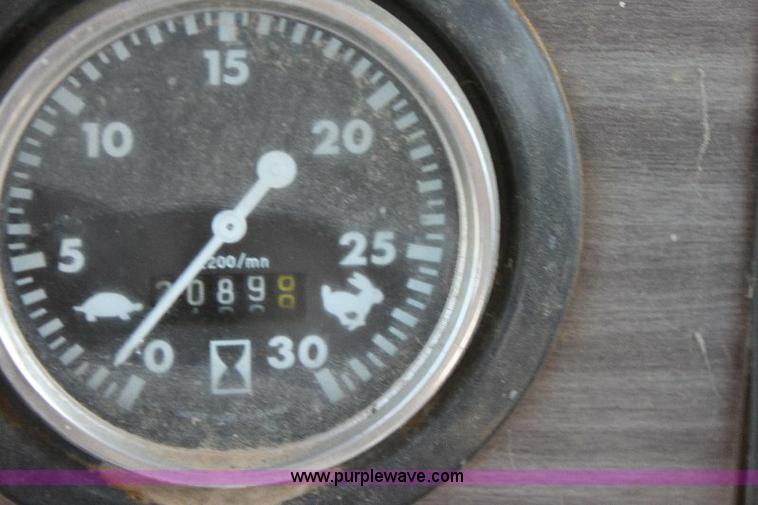 image for item A2687 Massey-Ferguson 2705 tractor