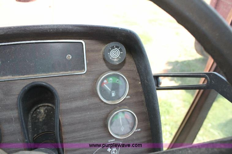 image for item A2687 Massey-Ferguson 2705 tractor