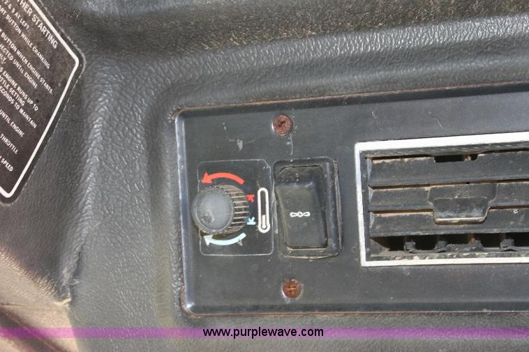 image for item A2687 Massey-Ferguson 2705 tractor